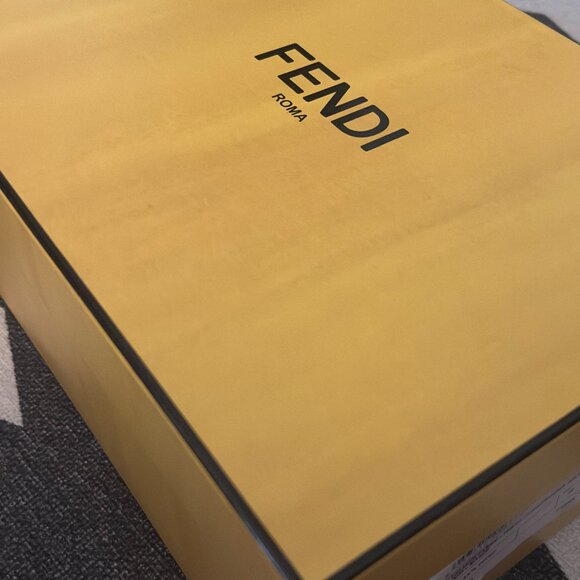 Fendi Women's Sneakers - Size 39 - Worn Once but like New - Picture 12 of 13